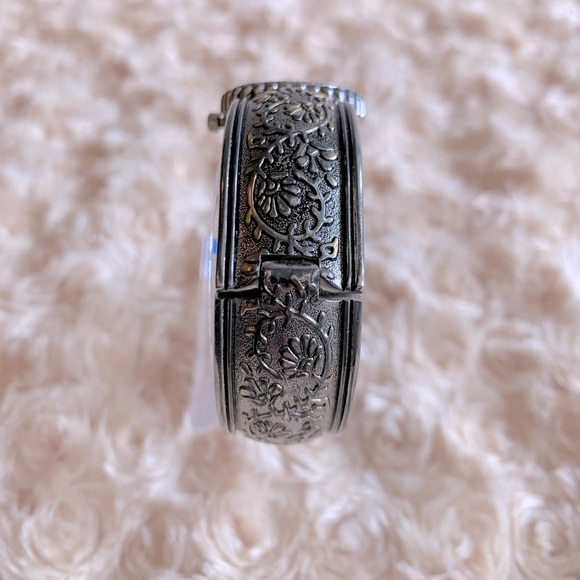 Kim Roger’s Silvertone Floral Design Bangle Watch - Picture 4 of 6